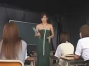 日本女學生被打屁股並灌腸