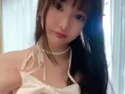 可愛童顏巨乳正妹在窗戶手機自拍戶邊揉乳邊掰穴